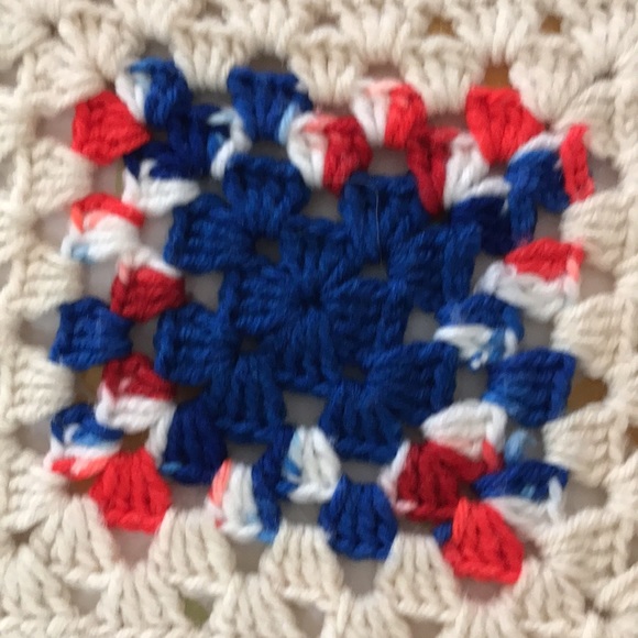 Granny Square crochet throw blanket cream yarn colorful handmade. Tassels green - Picture 15 of 16